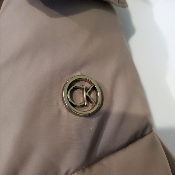 Calvin Klein Women's 3/4 Faux Fur Puffer - Picture 3 of 9